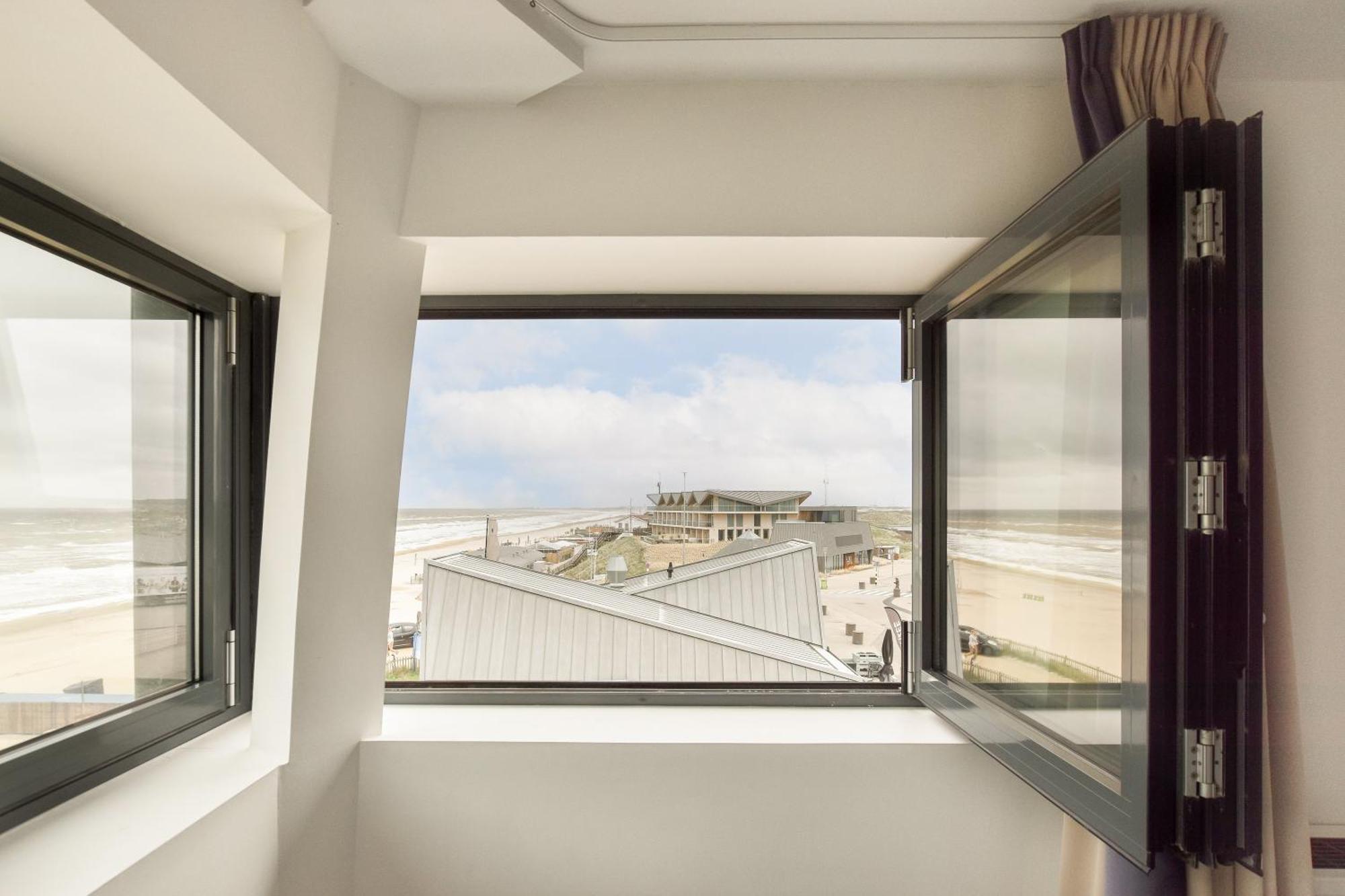 Appartement Met Frontaal Zeezicht In بلومِندال المظهر الخارجي الصورة
